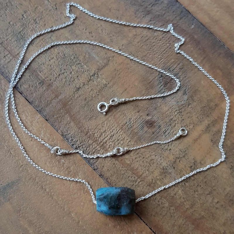 Silverhalsband Spirit Stone melerad apatit