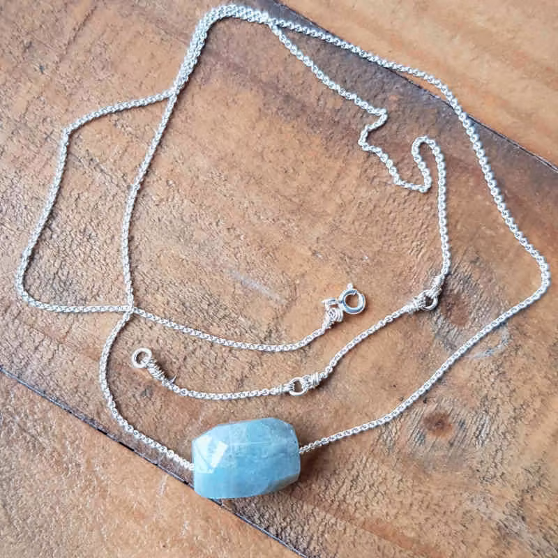 Silverhalsband Spirit Stone Akvamarin