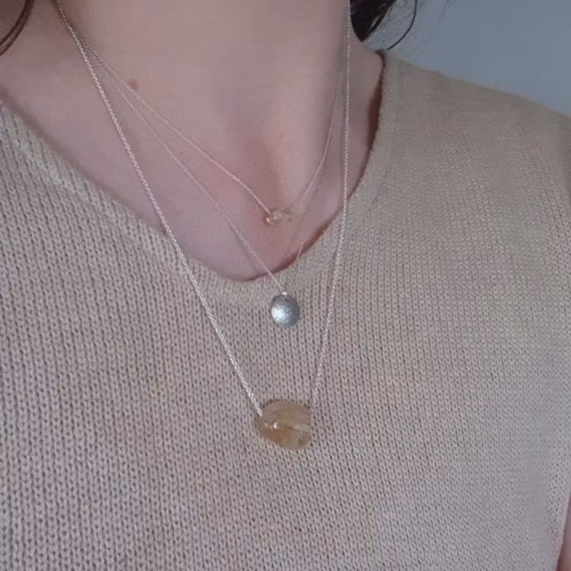 Kristallhalsband Spirit Stone Citrin tillsammans med Tiny pebbles citrin & silverhalsband La Luna grace