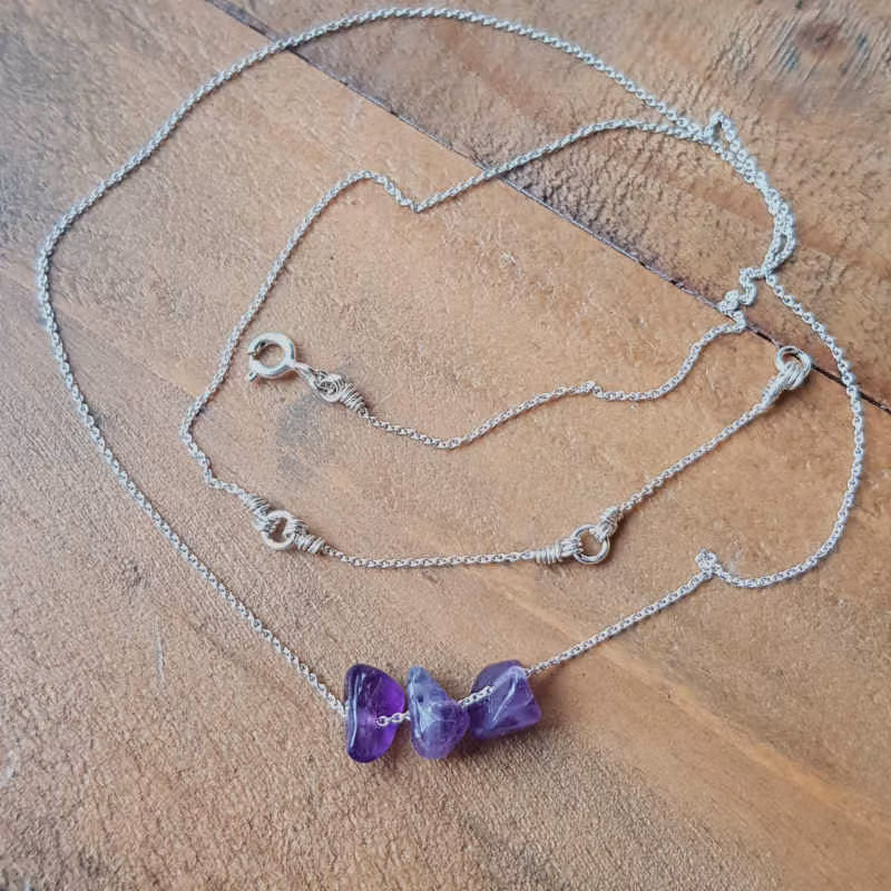 Silverhalsband månadssten februari, ametist.