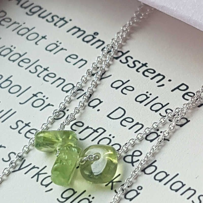 Detaljbild stenar peridot.