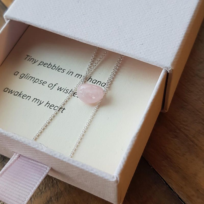 Varje silverhalsband skickas i vacker smyckeask