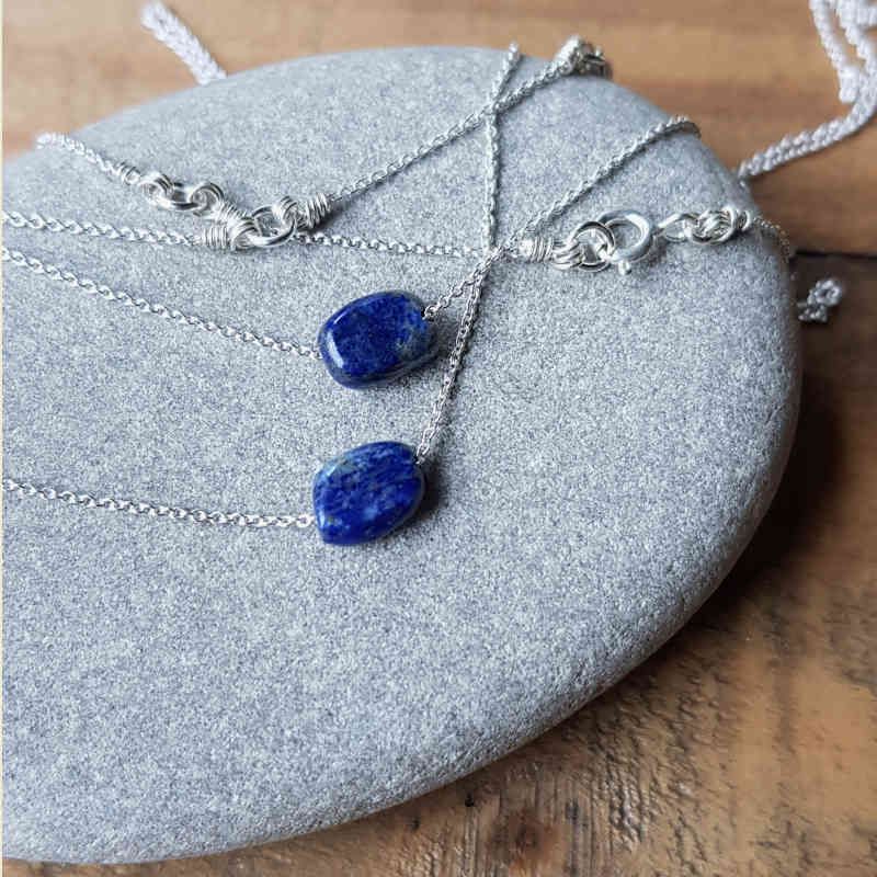 Silverhalsband Tiny pebbles Lapis Lazuli