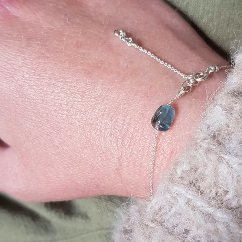 Exempelbild. Silverarmband Tiny Pebbles skapar en harmonisk känsla.