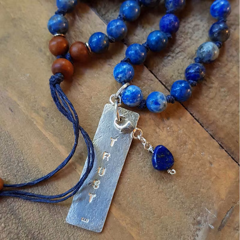 Mala halsband Lapis lazuli med silverberlock Trust