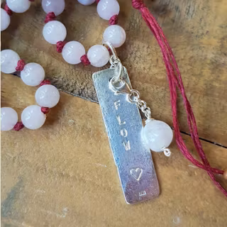 Mala halsband rosenkvarts Flow