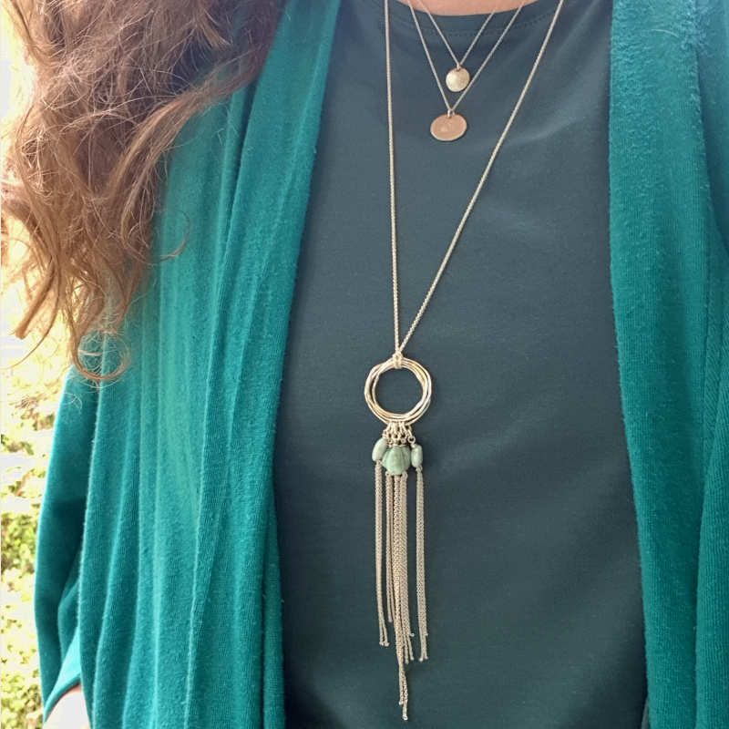 Silverhalsband Dreamcatcher nr2, tillsammans med silverhalsbanden La Luna grace & Lotus. För en skön boho-känsla