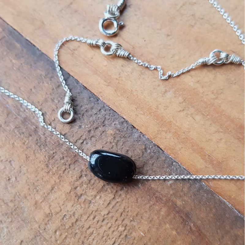 Silverhalsband Tiny pebbles onyx