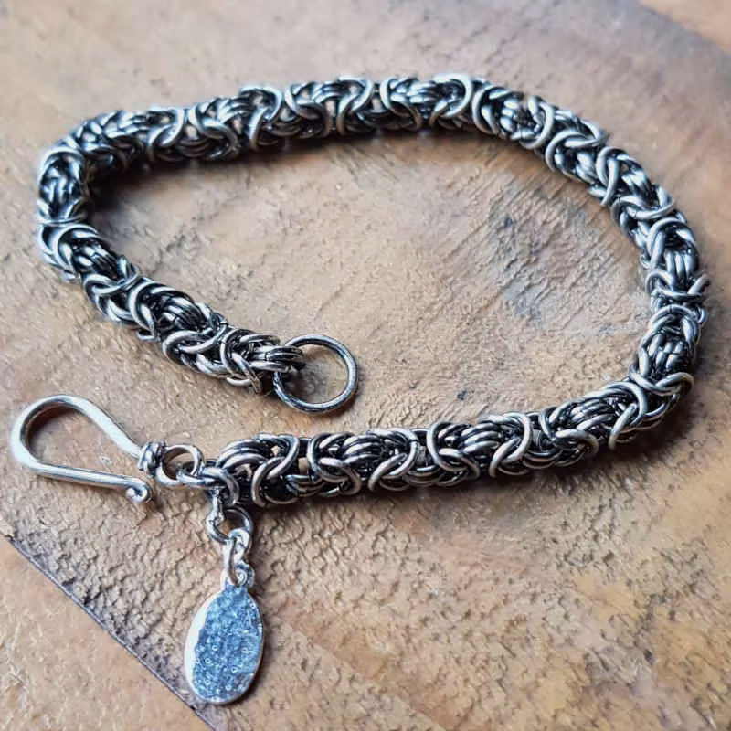 Silverarmband länkar, lätt oxiderad skapar ett fint djup
