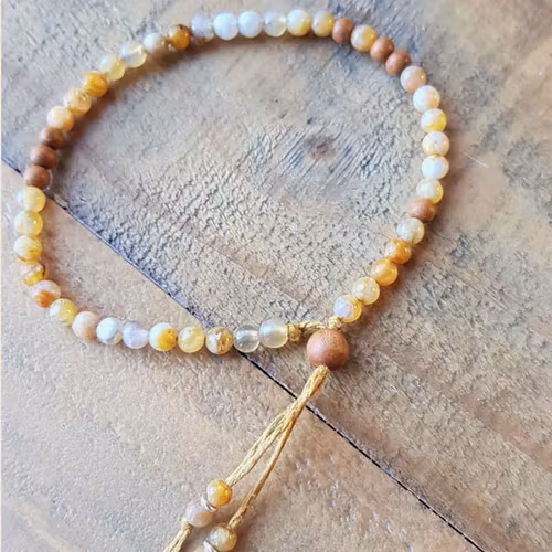 Armband med pärlor av bambuagat & ljus sandelträ