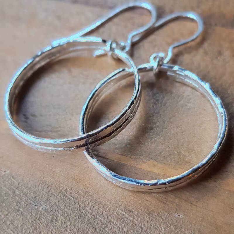 Handgjorda creoler, one of a kind.