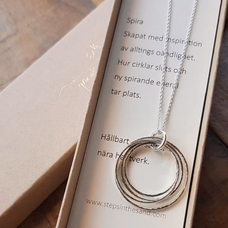 Skapat men inspiration från alltings oändlighet...