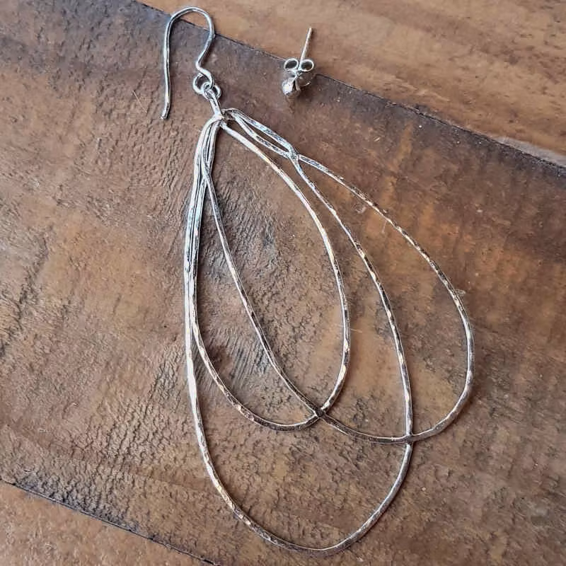 Till silverörhänge Fjäril ingår ett örhänge stud.