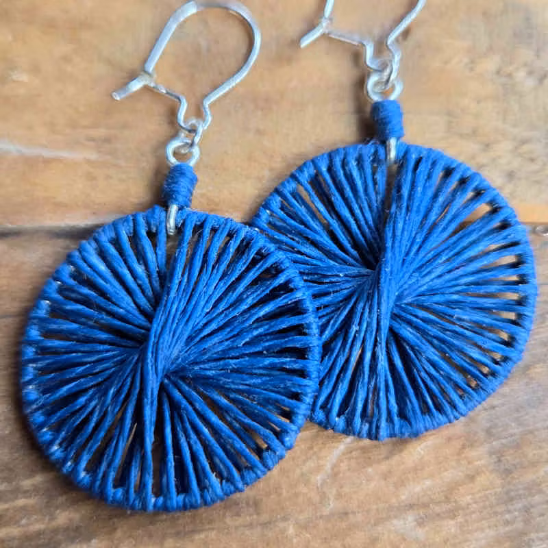 Örhänge Tvinna Mellanblå