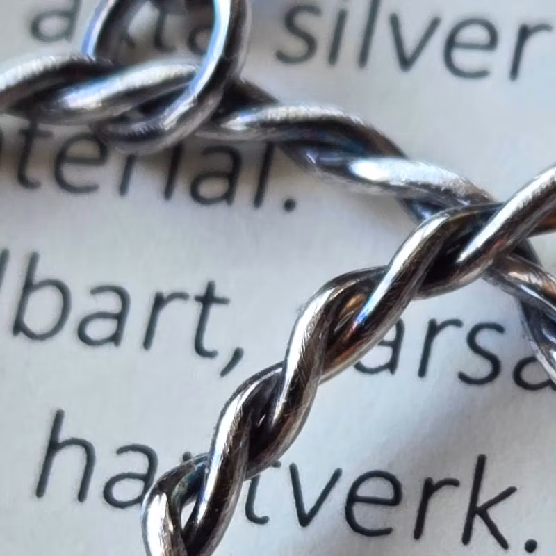 Silverörhänge Twist, tvinnade och lätt oxiderade.