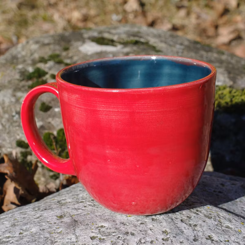 Røde og blå kaffekopper