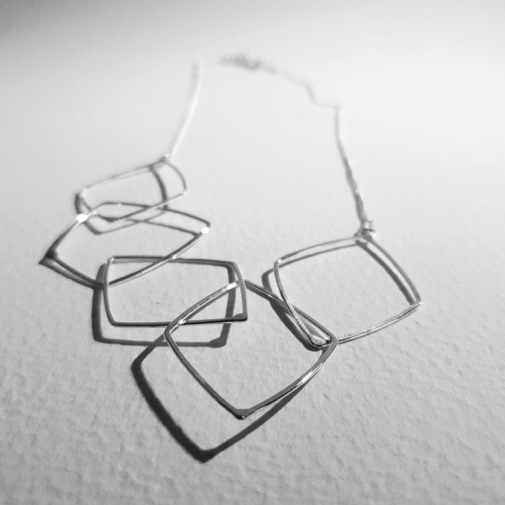 Handgjort halsband i silver, Five square short