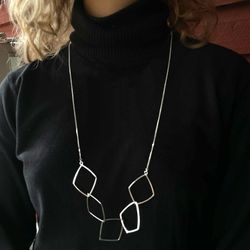 Handgjort halsband i silver, Five square long