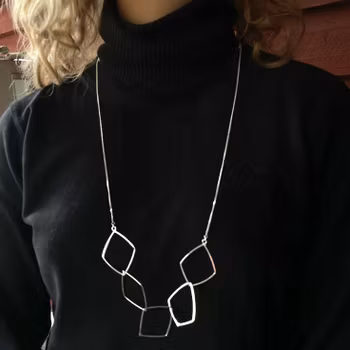 Handgjort halsband i silver, Five square long