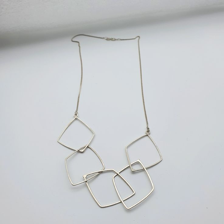 Handgjort halsband i silver, Five square short