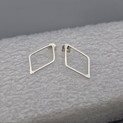 Handgjort örhänge i polerat silver, square single mini silver