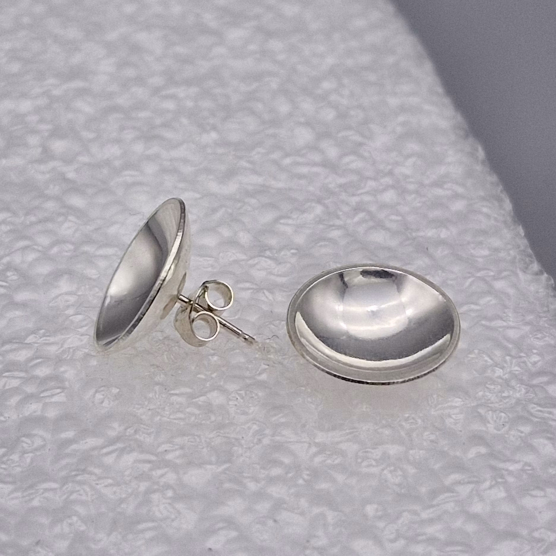 handgjort örhänge i silver skål