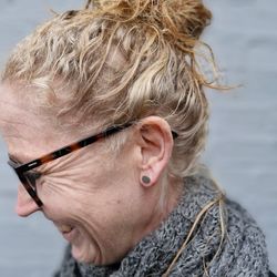 Handgjort örhänge i silver, liten platta