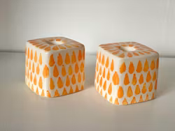 Paret ljusstakar droppe