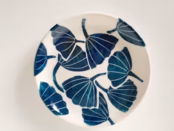 Assiett blomma blå