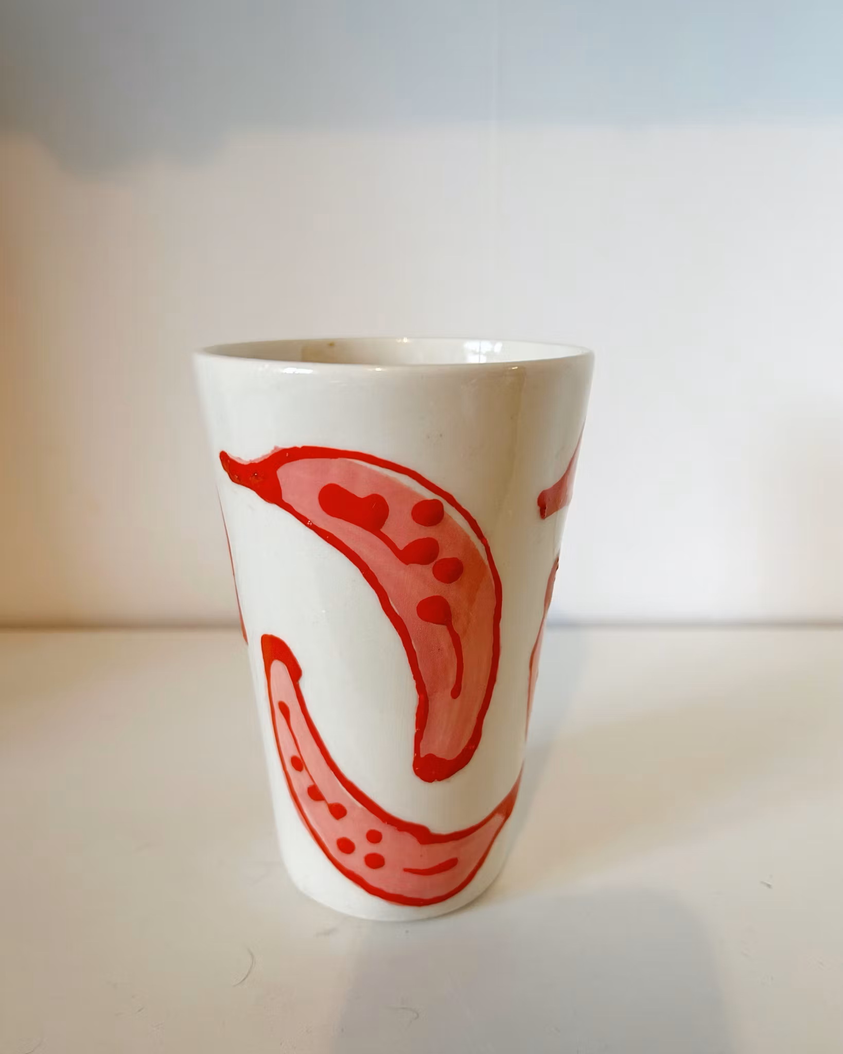 Hög mugg rosa banan