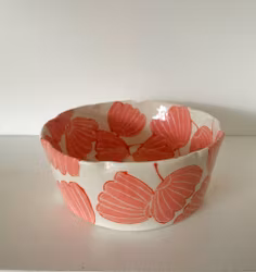 Skål med vågig kant rosa