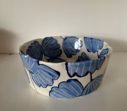 Skål med vågig kant blå