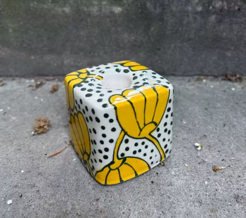 Ljusstake gul blomma