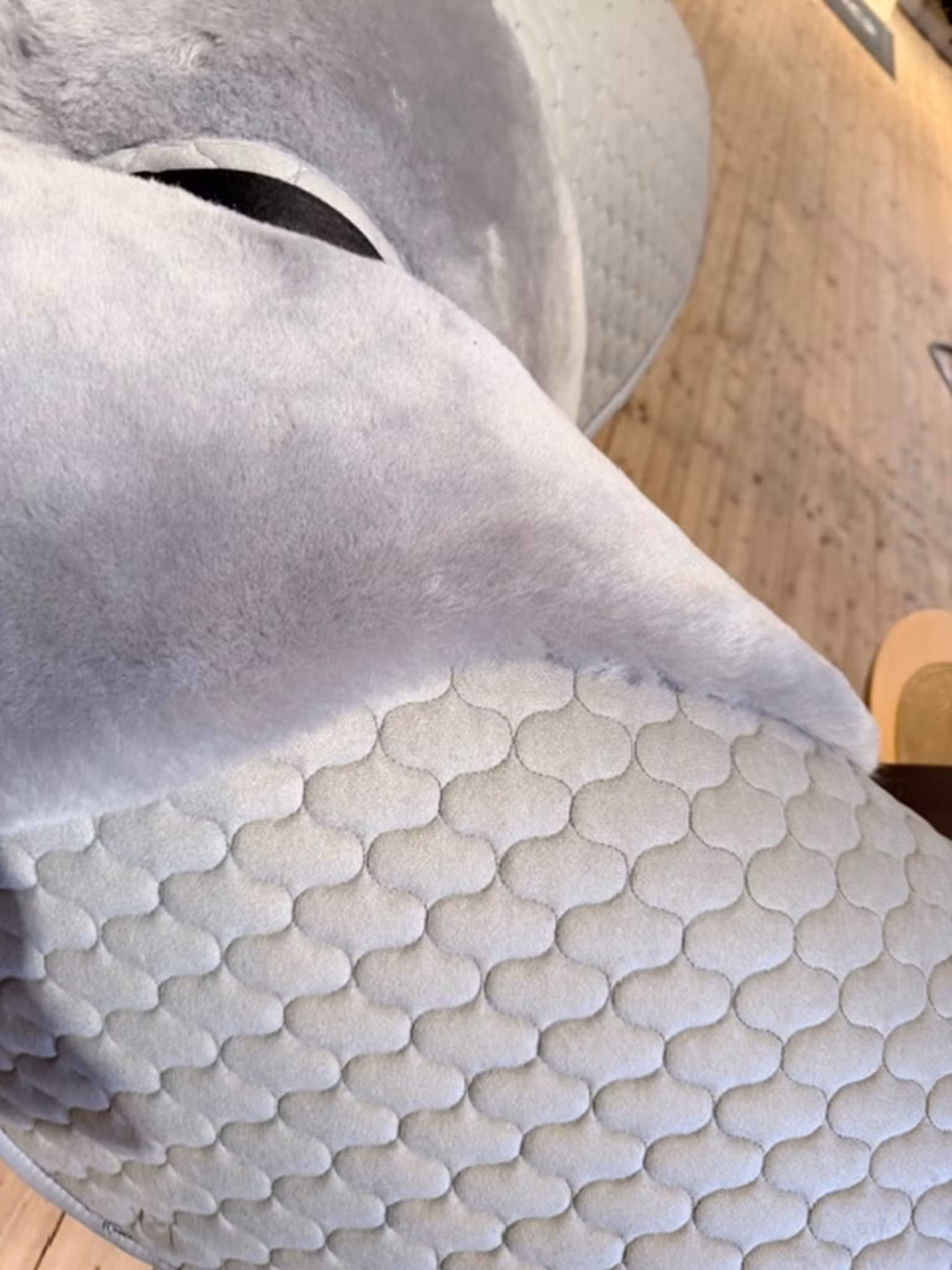 Mattes Square velvet green/grey med fårskinn i dressyr och hopp