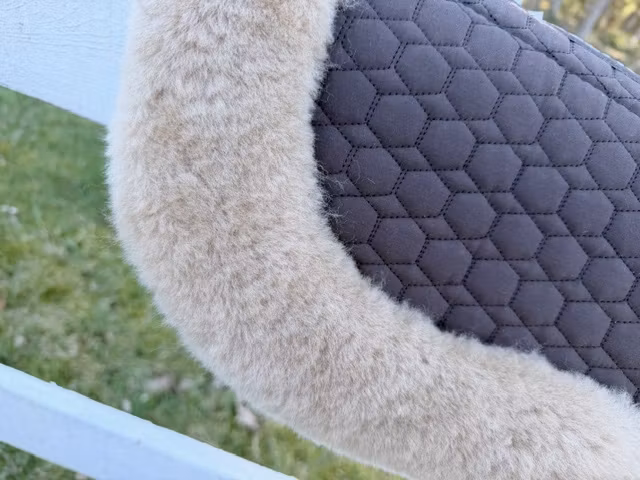 Mattes Fårskinnspadd hopp brown/ocre64  L