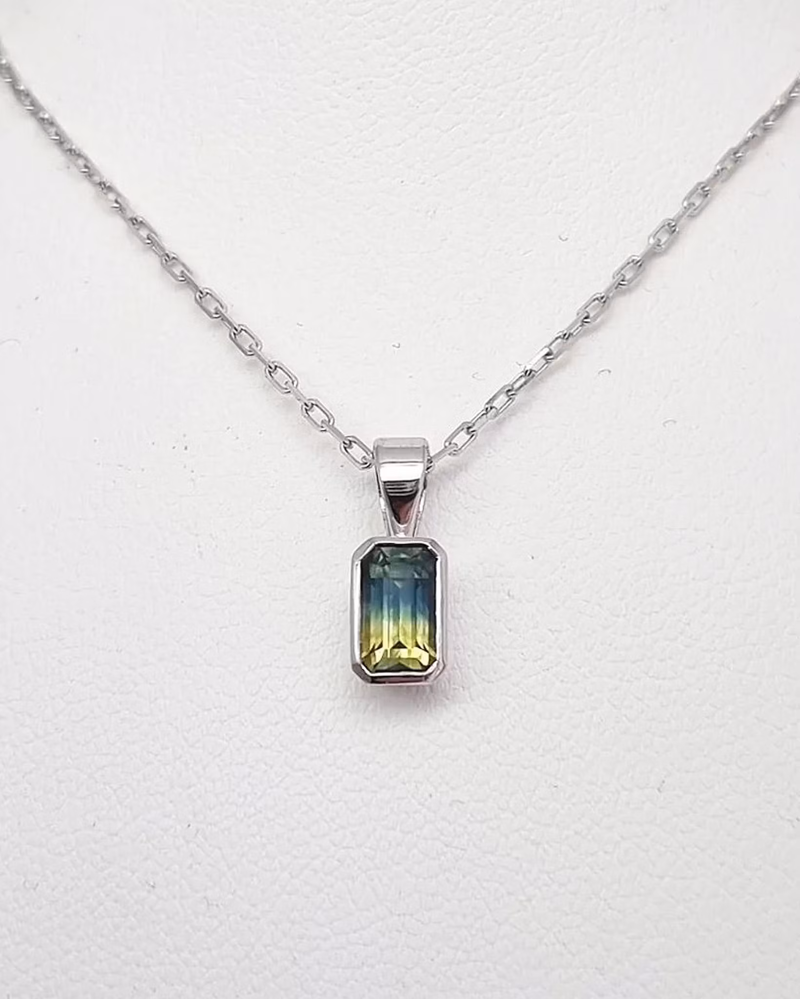 "Norrsken" Safir Winza 1,94 ct rektangulär - 'made by order'