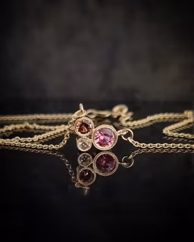Halsband med Safirer i 18K guld