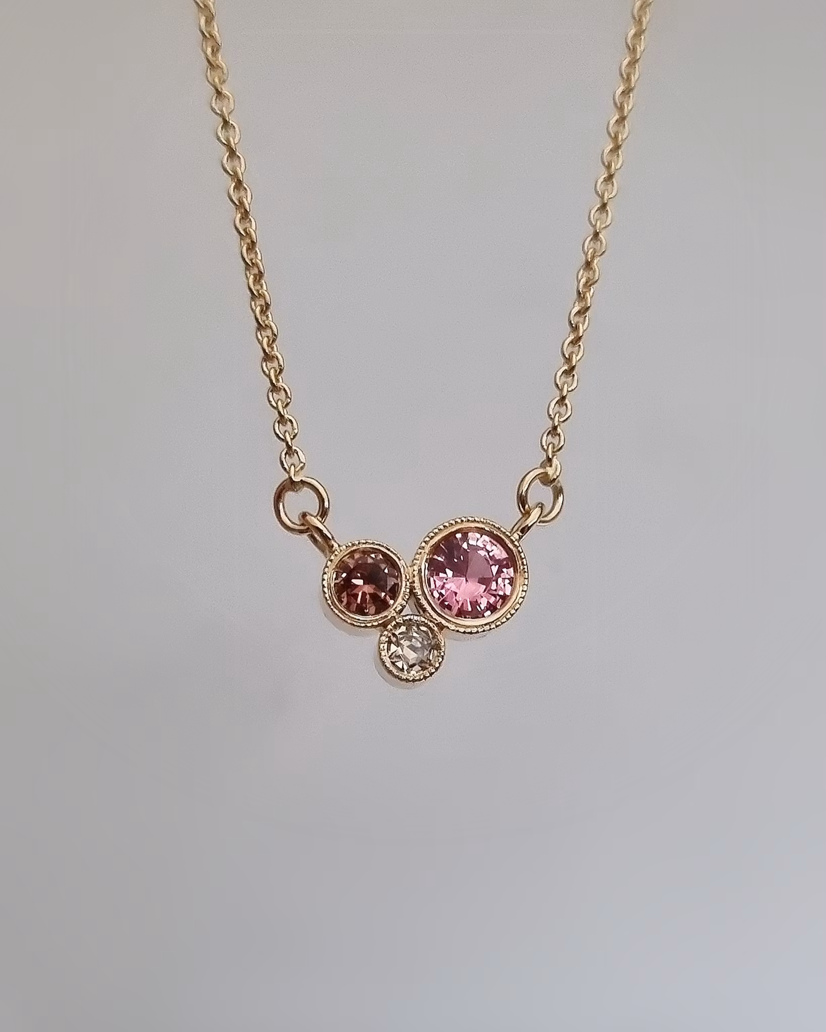 Halsband med Safirer i 18K guld