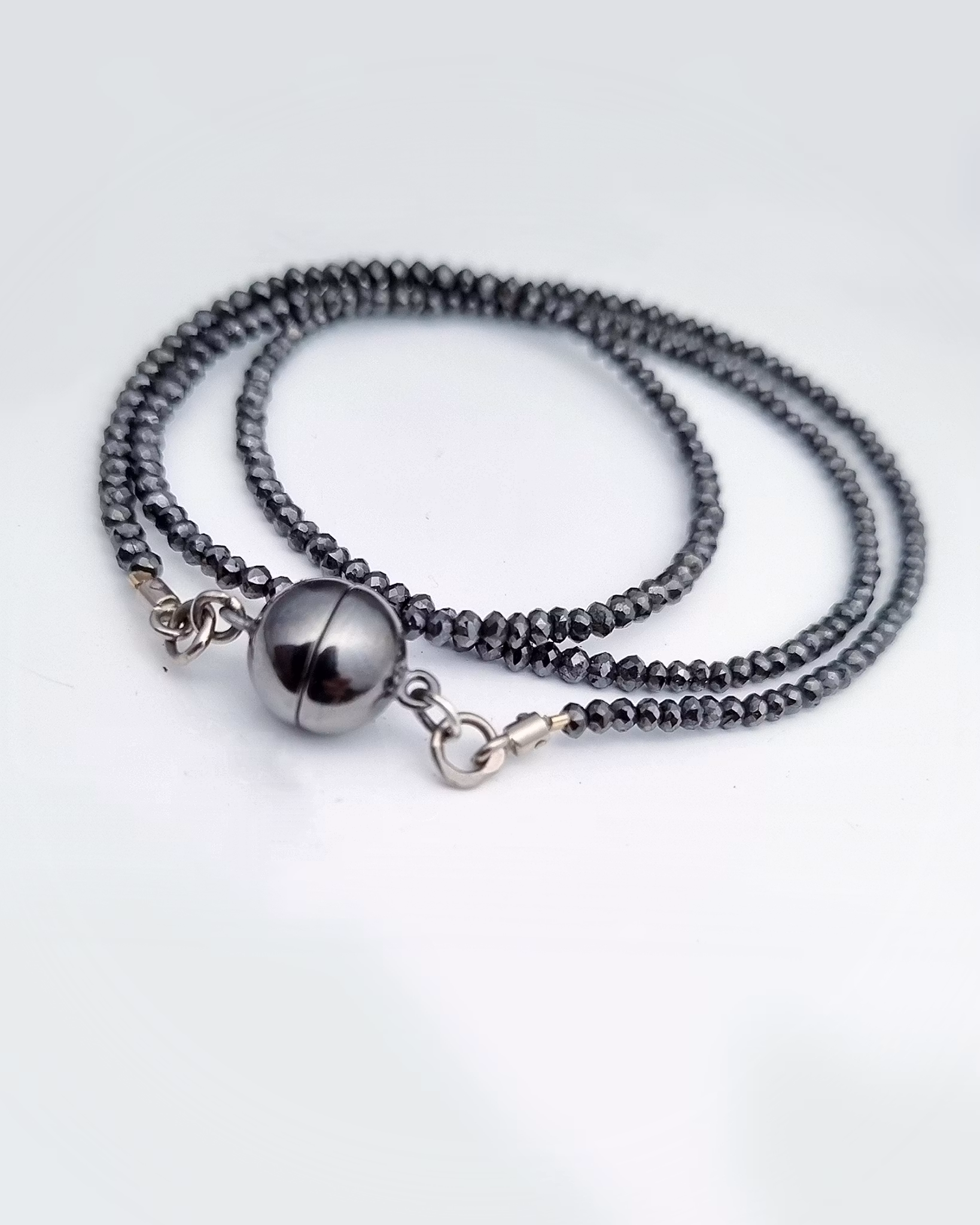 Svartgnister 18,64 ct- Diamantcollier 43 cm
