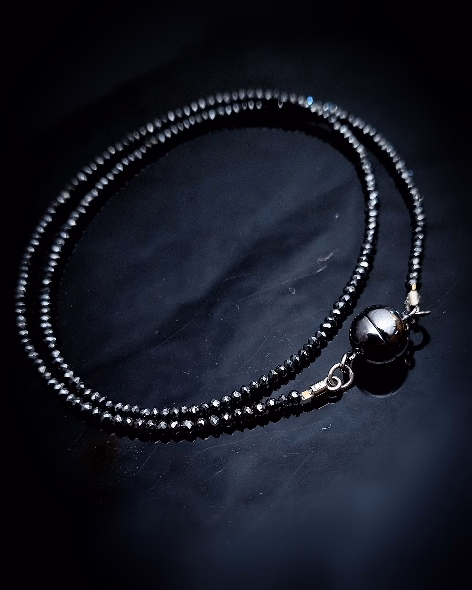 Svartgnister 18,64 ct- Diamantcollier 43 cm