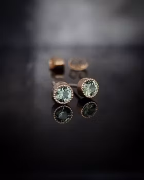 Gröna safirer studs - örhängen i 18K