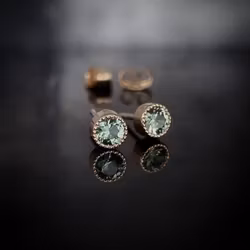 Gröna safirer studs - örhängen i 18K