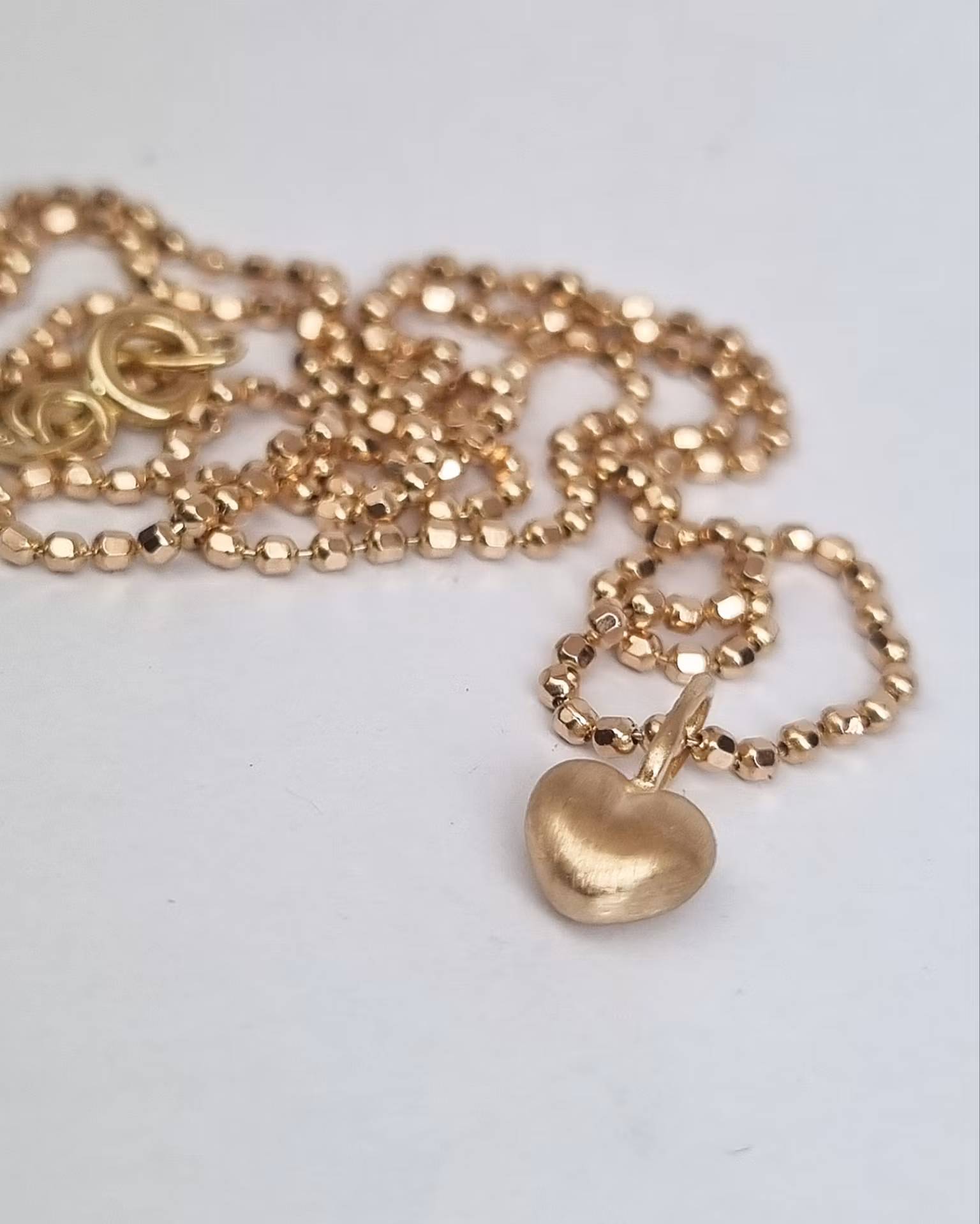 Tiny Heart - minihänge i 18K guld