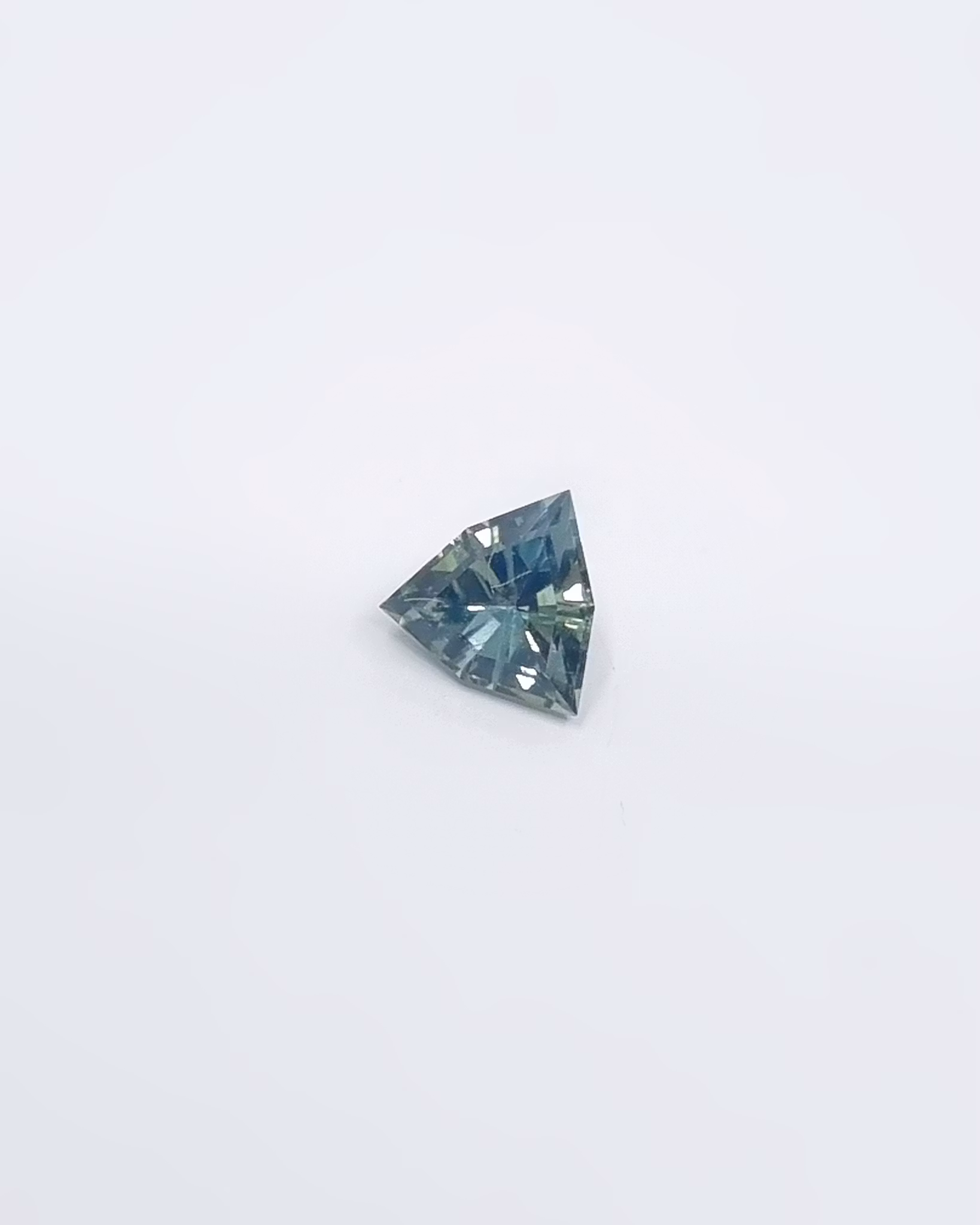 Dimgrön Safir 0,46 ct - minihänge "made by order"