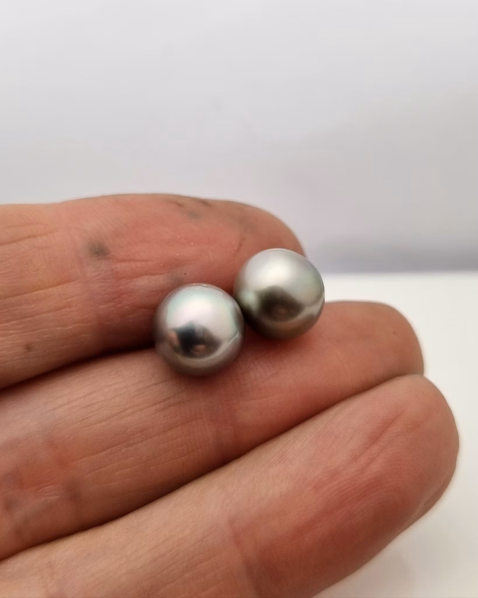 Etiskt utvunna Fijipärlor - örhängen i 18K guld