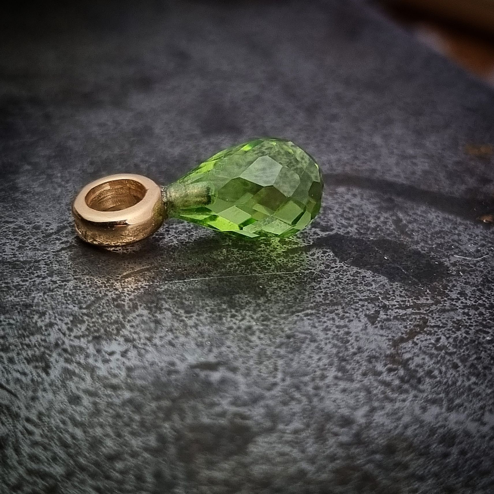 Peridot briolett