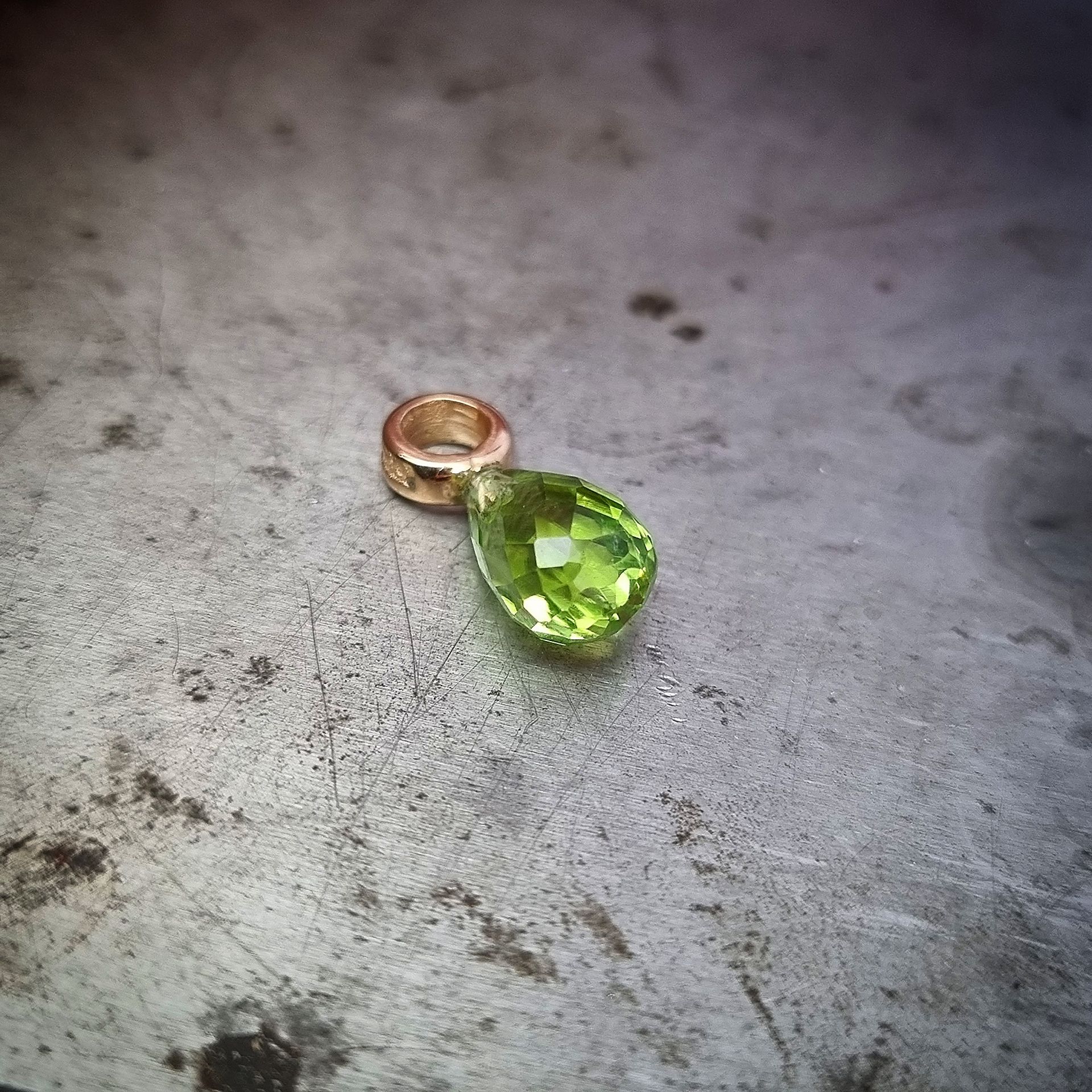 Peridot briolett