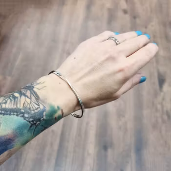 Armring twist