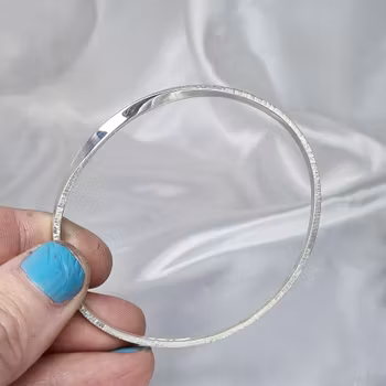 Armring twist
