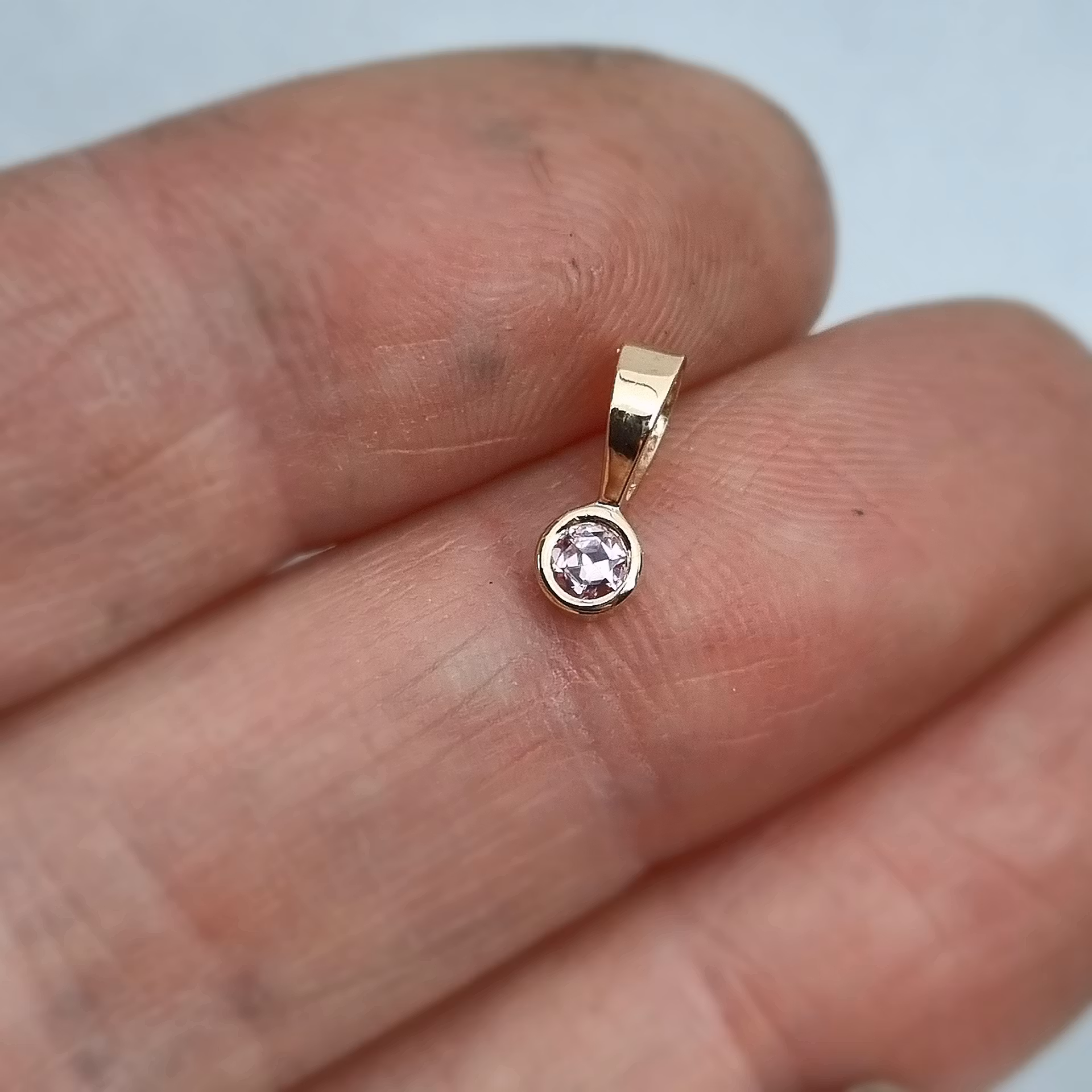 Minihänge med rosa safir